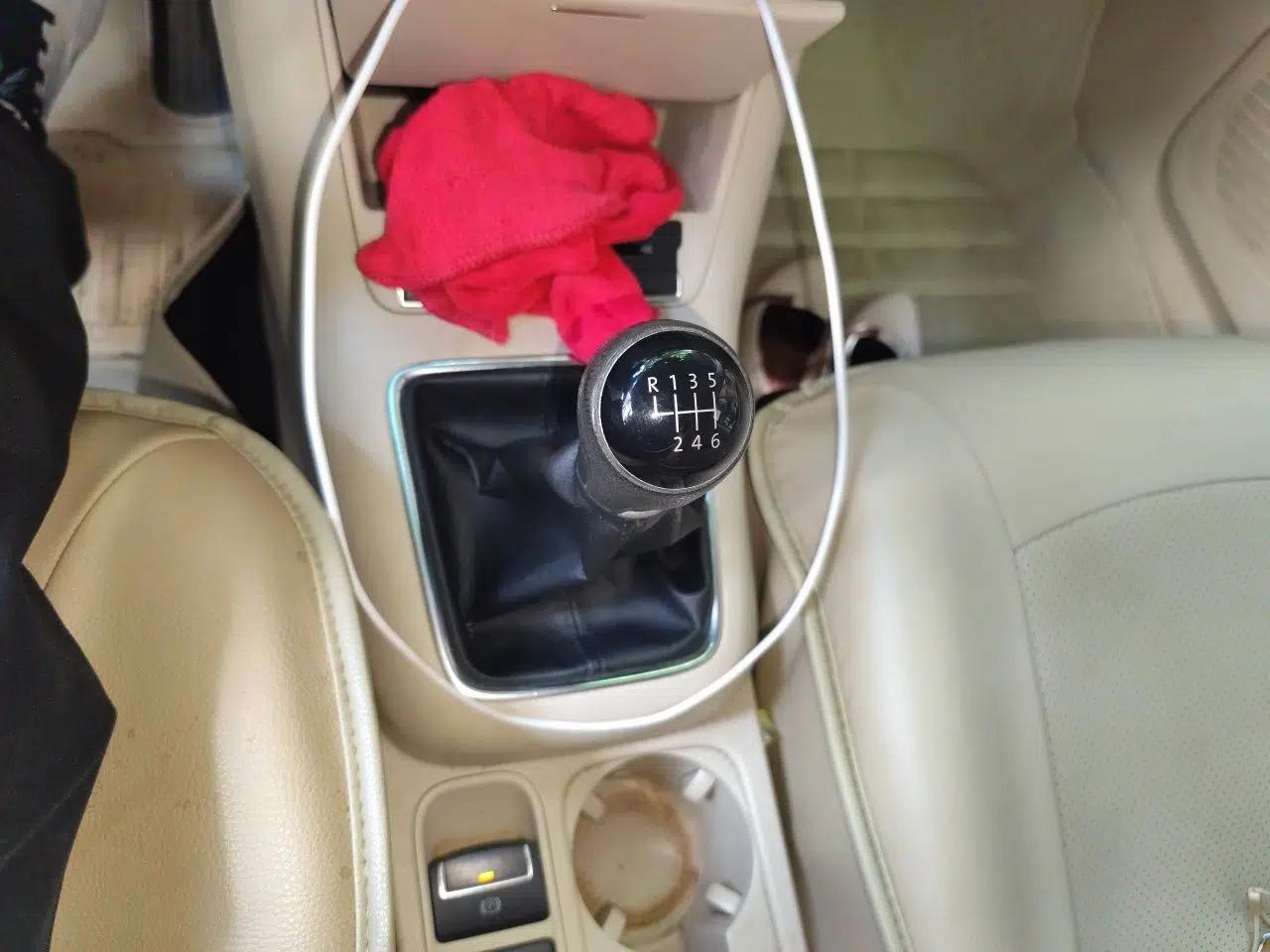 Volkswagen Tiguan 2012 1.8TSI Manual Two-Wheel Drive Urban Edition — миниатюра 14