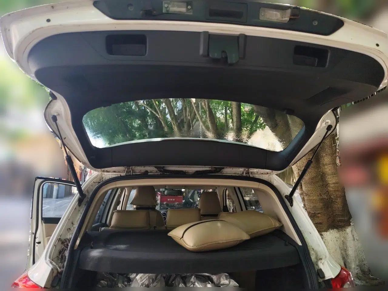 Volkswagen Tiguan 2012 1.8TSI Manual Two-Wheel Drive Urban Edition — миниатюра 19