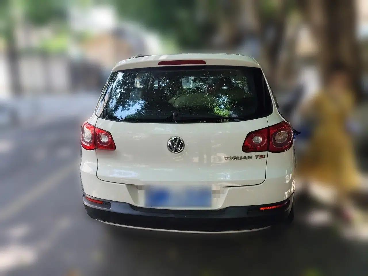 Volkswagen Tiguan 2012 1.8TSI Manual Two-Wheel Drive Urban Edition — миниатюра 5