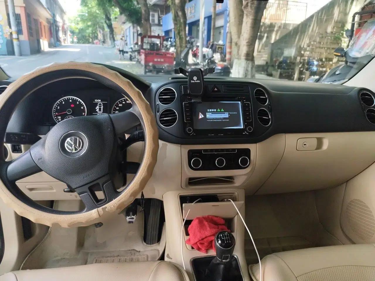 Volkswagen Tiguan 2012 1.8TSI Manual Two-Wheel Drive Urban Edition — миниатюра 9
