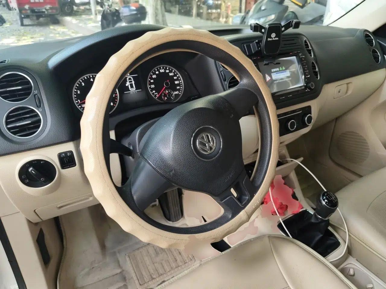 Volkswagen Tiguan 2012 1.8TSI Manual Two-Wheel Drive Urban Edition — миниатюра 10