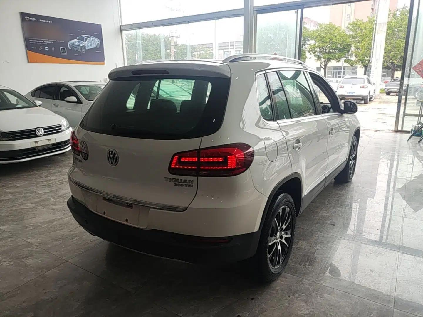 Volkswagen Tiguan 2016 300TSI Automatic Two-Wheel Drive Luxury Edition — миниатюра 6