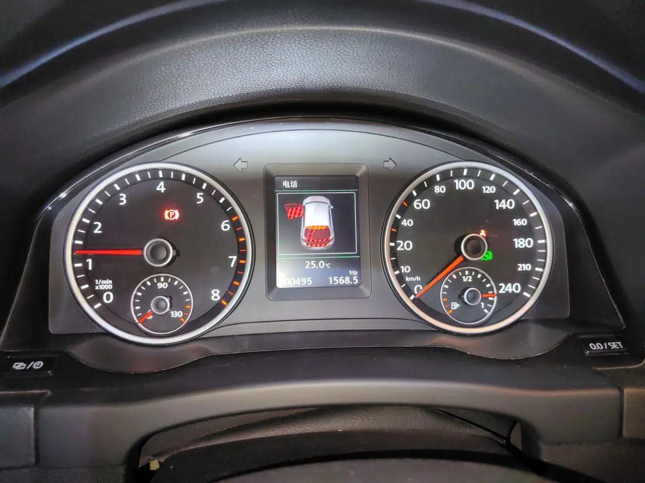 Volkswagen Tiguan 2015 1.8TSI Automatic All-Wheel-Drive Luxury Model — миниатюра 11