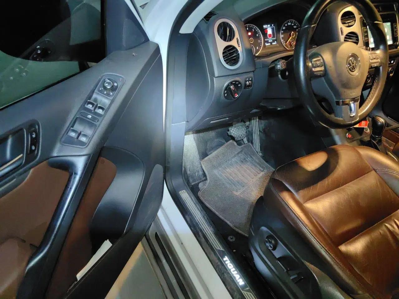Volkswagen Tiguan 2015 1.8TSI Automatic All-Wheel-Drive Luxury Model — миниатюра 16