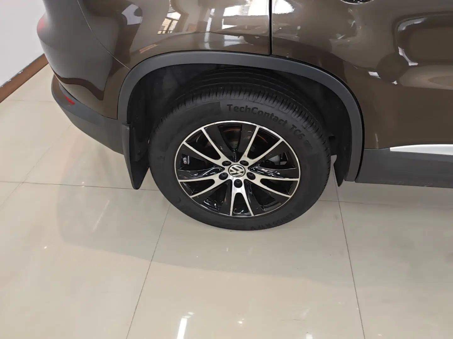 Volkswagen Tiguan 2016 300TSI Automatic All-Wheel Drive Luxury Edition — миниатюра 11