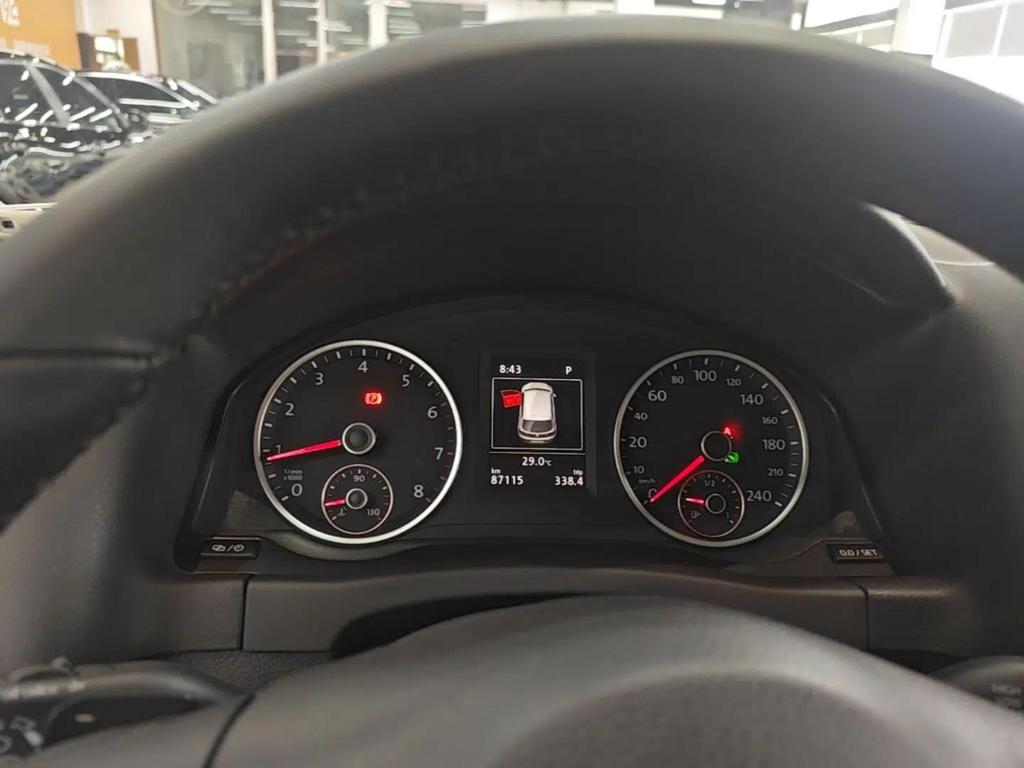 Volkswagen Tiguan 2016 300TSI Automatic All-Wheel Drive Luxury Edition — миниатюра 14