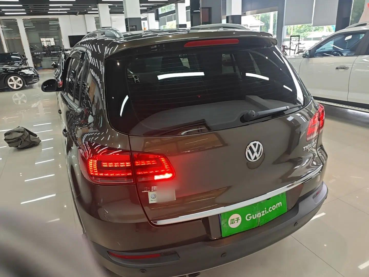 Volkswagen Tiguan 2016 300TSI Automatic All-Wheel Drive Luxury Edition — миниатюра 5