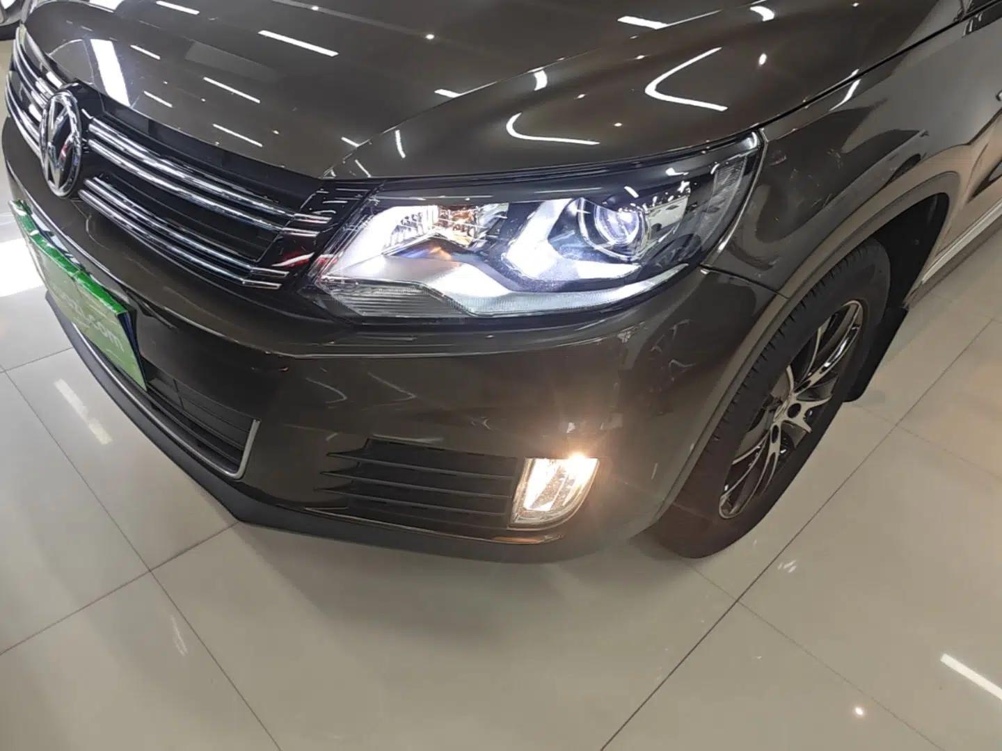 Volkswagen Tiguan 2016 300TSI Automatic All-Wheel Drive Luxury Edition — миниатюра 8