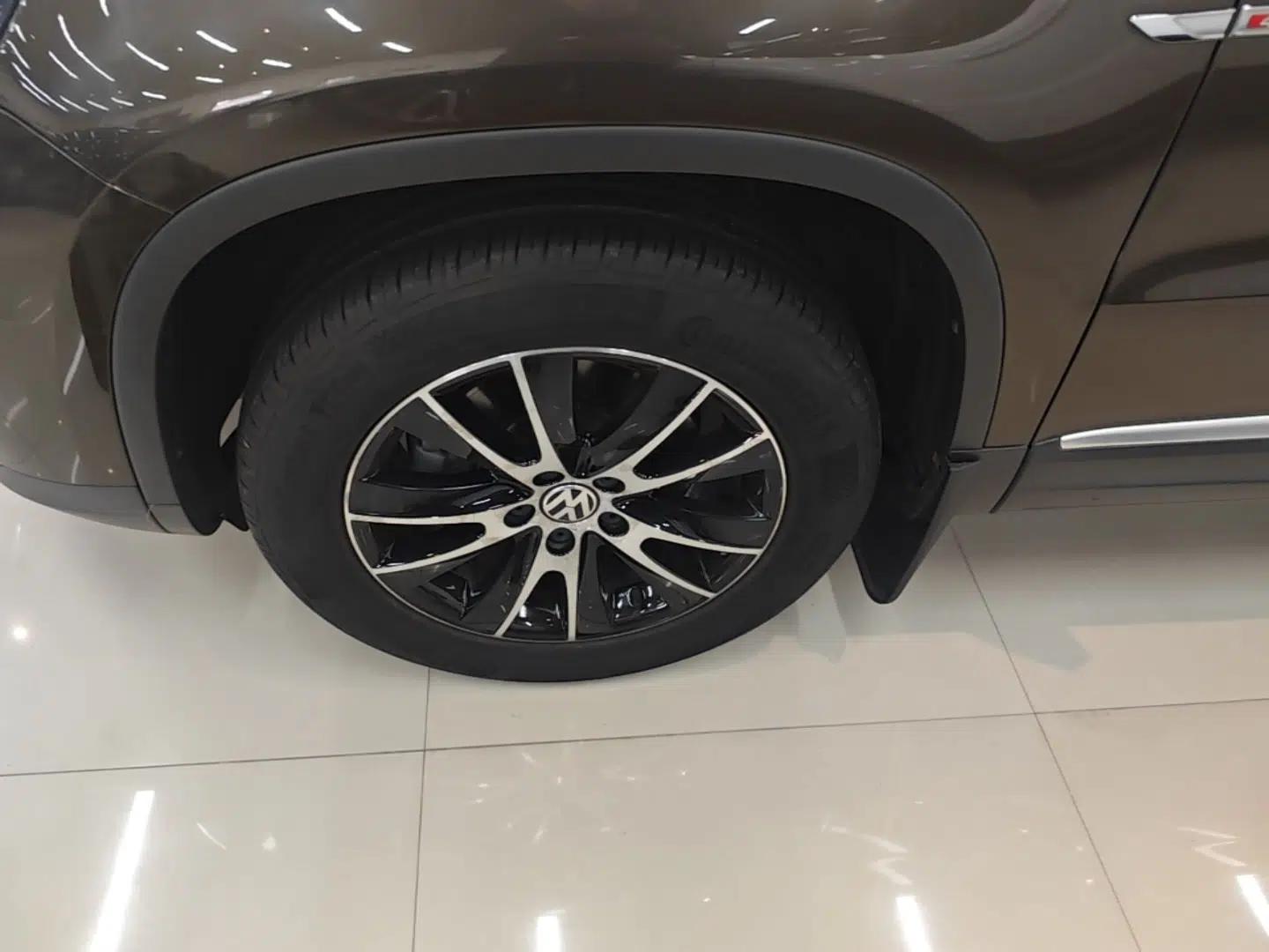 Volkswagen Tiguan 2016 300TSI Automatic All-Wheel Drive Luxury Edition — миниатюра 10
