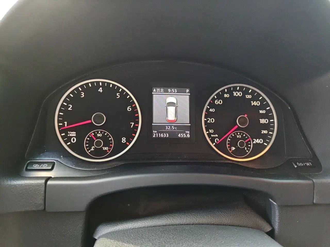 Volkswagen Tiguan 2013 1.8TSI Automatic Two-Wheel Drive Luxury Model — миниатюра 11