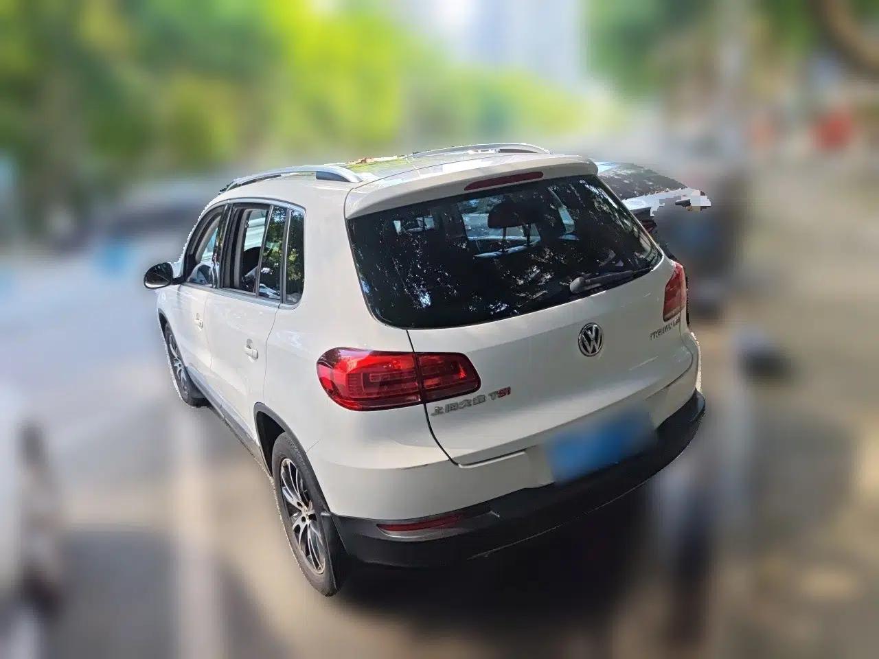 Volkswagen Tiguan 2013 1.8TSI Automatic Two-Wheel Drive Luxury Model — миниатюра 4