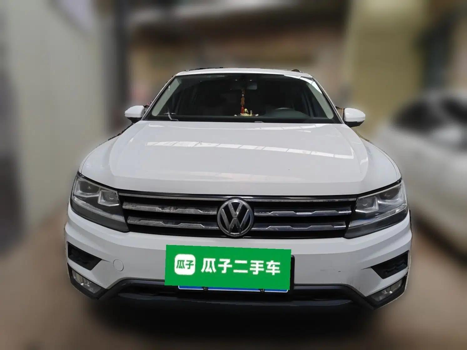 Volkswagen Tiguan L 2017 330TSI Automatic Two-Wheel Drive Luxury Edition — миниатюра 2