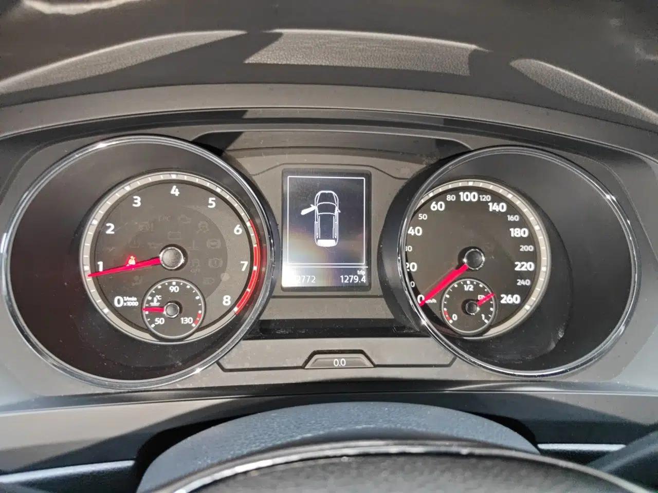 Volkswagen Tiguan L 2017 330TSI Automatic Two-Wheel Drive Luxury Edition — миниатюра 11