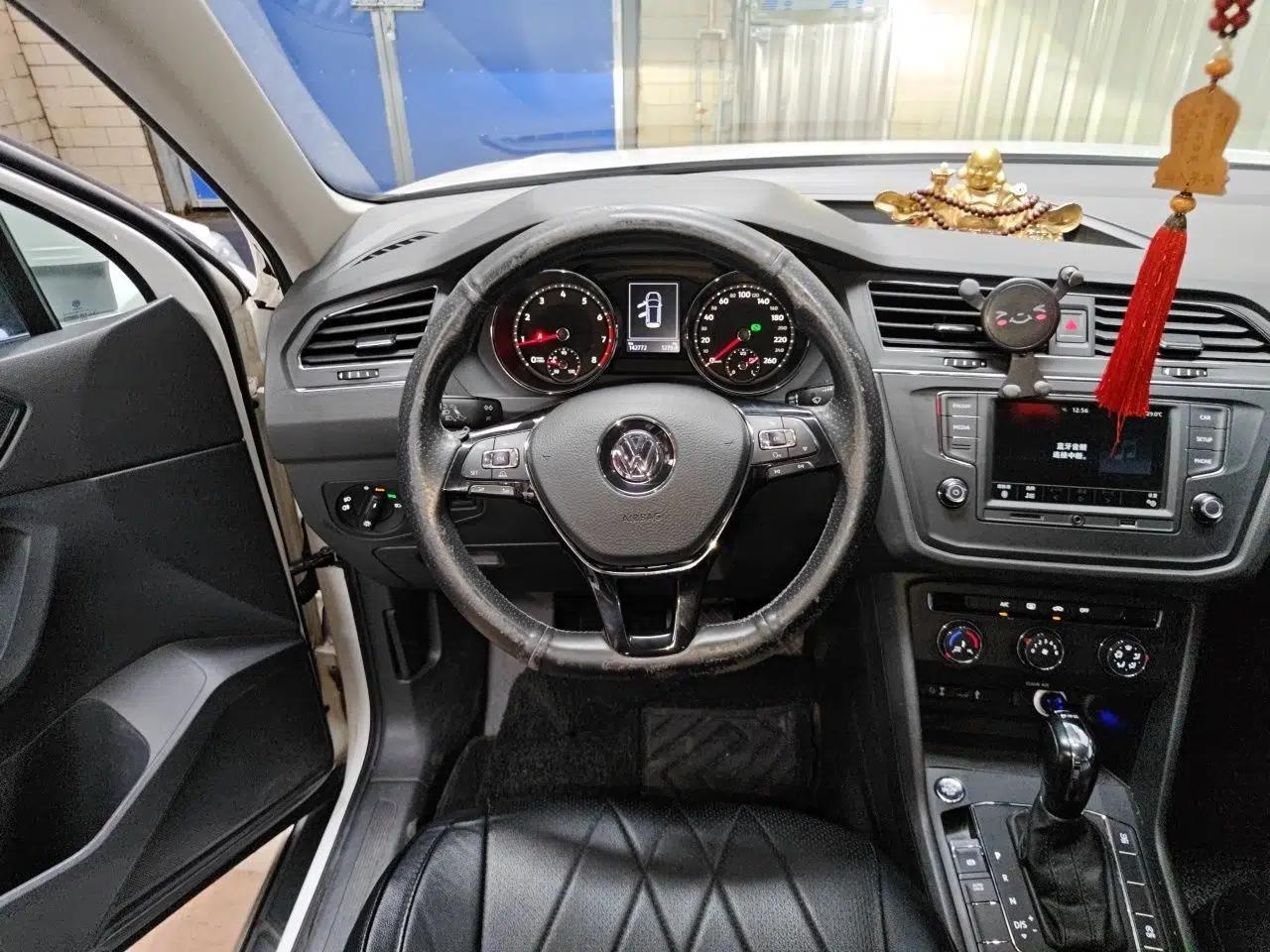 Volkswagen Tiguan L 2017 330TSI Automatic Two-Wheel Drive Luxury Edition — миниатюра 10