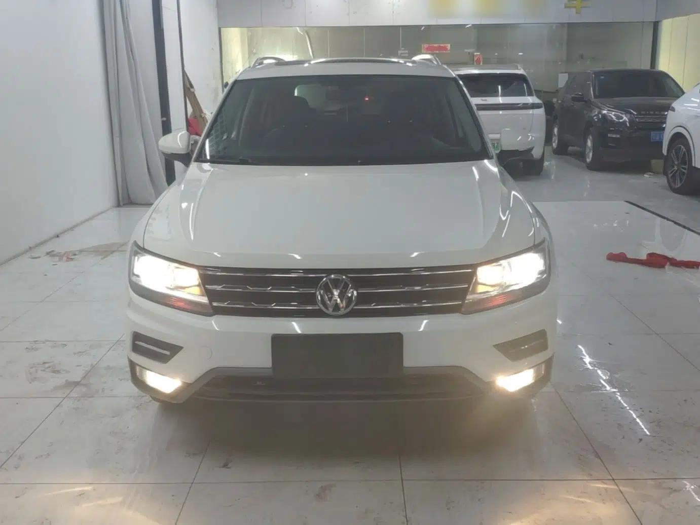 Volkswagen Tiguan L 2017 330TSI Automatic Two-Wheel Drive Luxury Edition — миниатюра 2