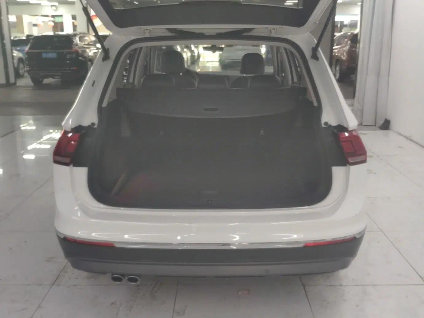 Volkswagen Tiguan L 2017 330TSI Automatic Two-Wheel Drive Luxury Edition — миниатюра 22
