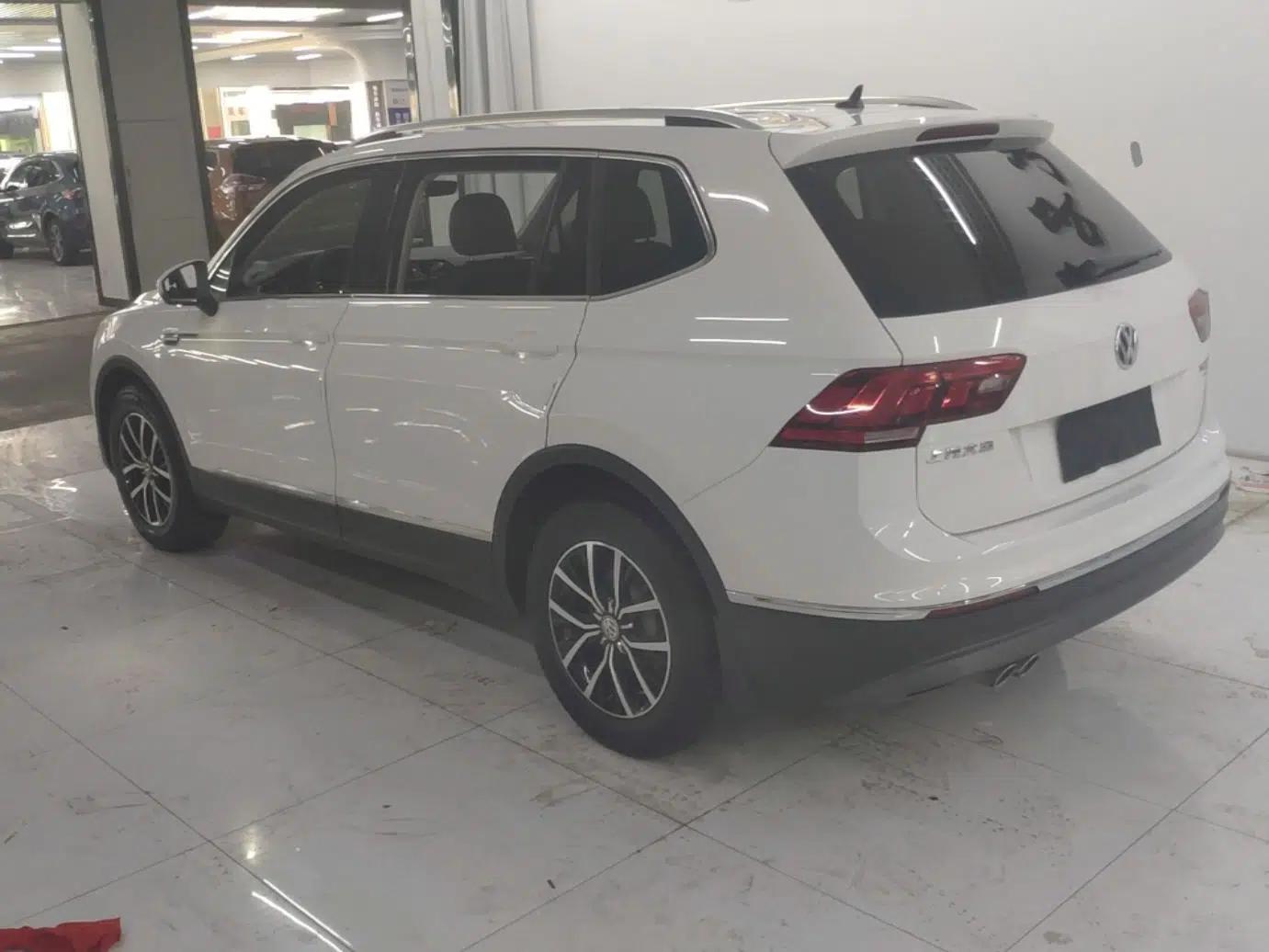 Volkswagen Tiguan L 2017 330TSI Automatic Two-Wheel Drive Luxury Edition — миниатюра 4