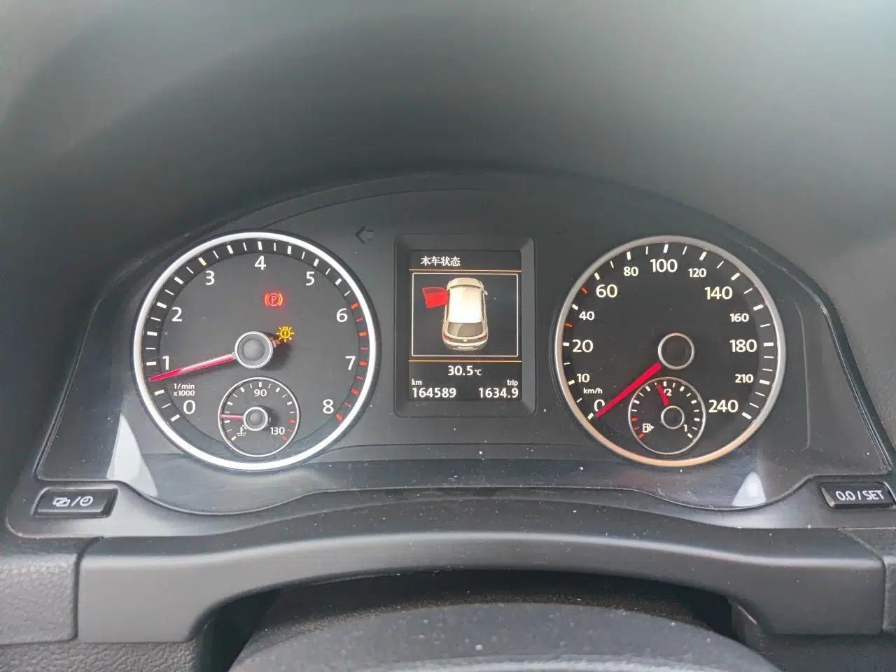 Volkswagen Tiguan 2015 1.8TSI Automatic All-Wheel-Drive Luxury Model — миниатюра 11