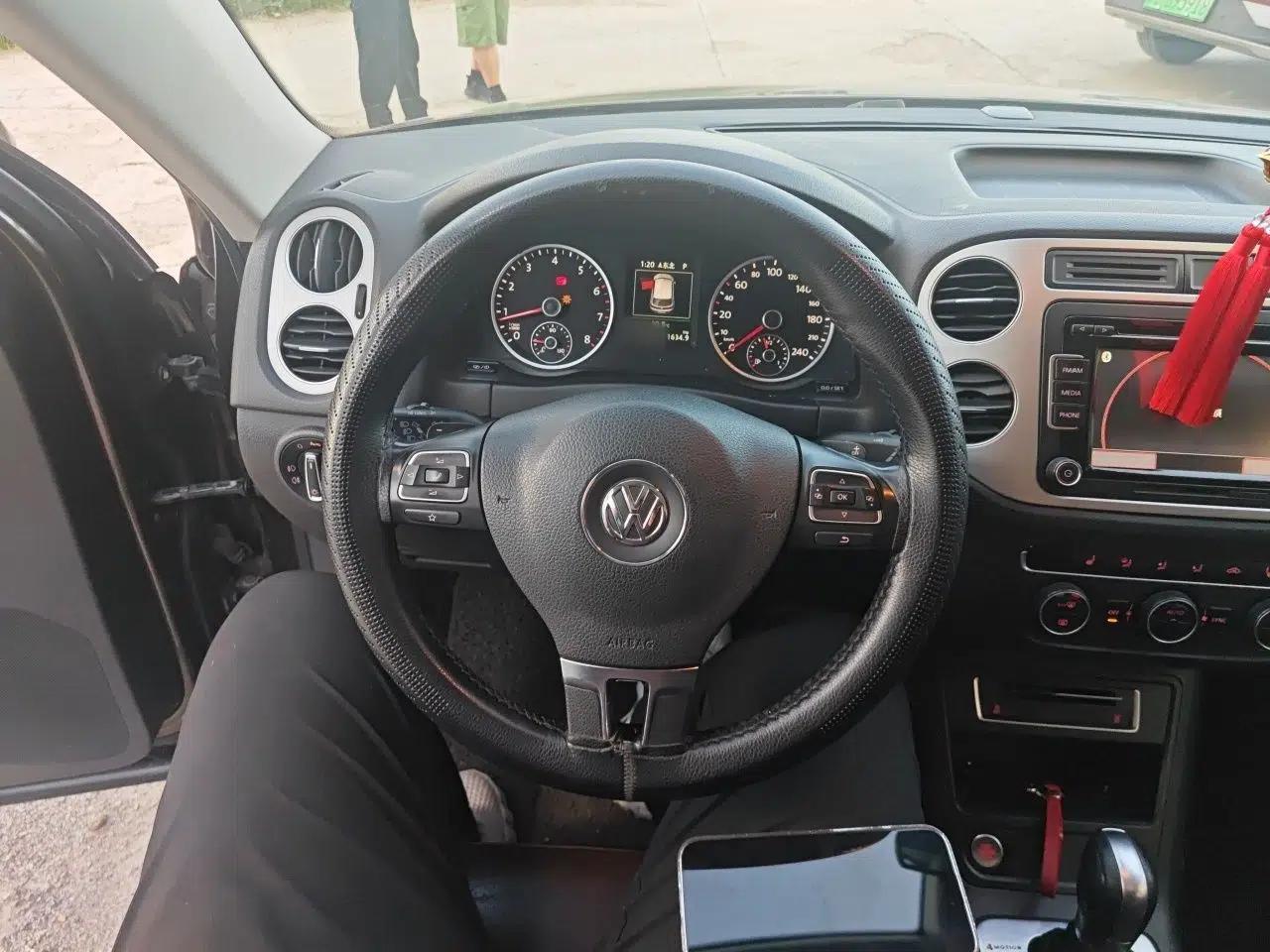Volkswagen Tiguan 2015 1.8TSI Automatic All-Wheel-Drive Luxury Model — миниатюра 10