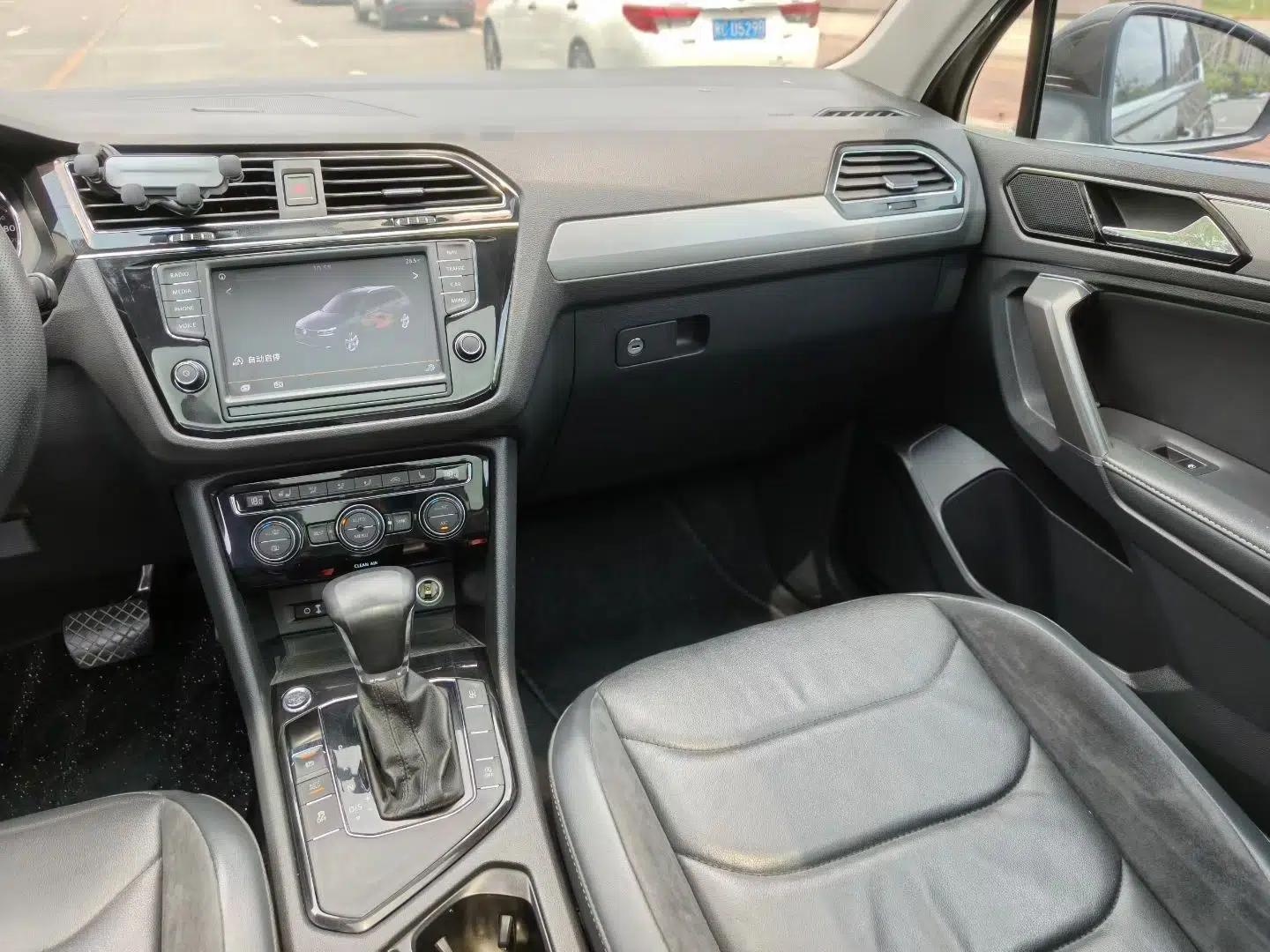 Volkswagen Tiguan L 2018 380TSI Automatic All-Wheel Drive Luxury Edition — миниатюра 11