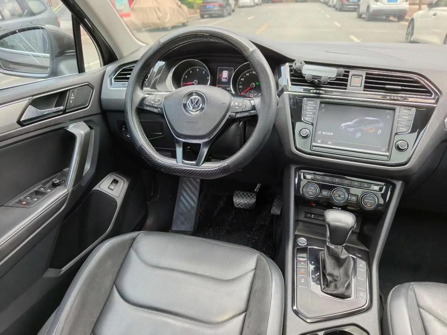 Volkswagen Tiguan L 2018 380TSI Automatic All-Wheel Drive Luxury Edition — миниатюра 12