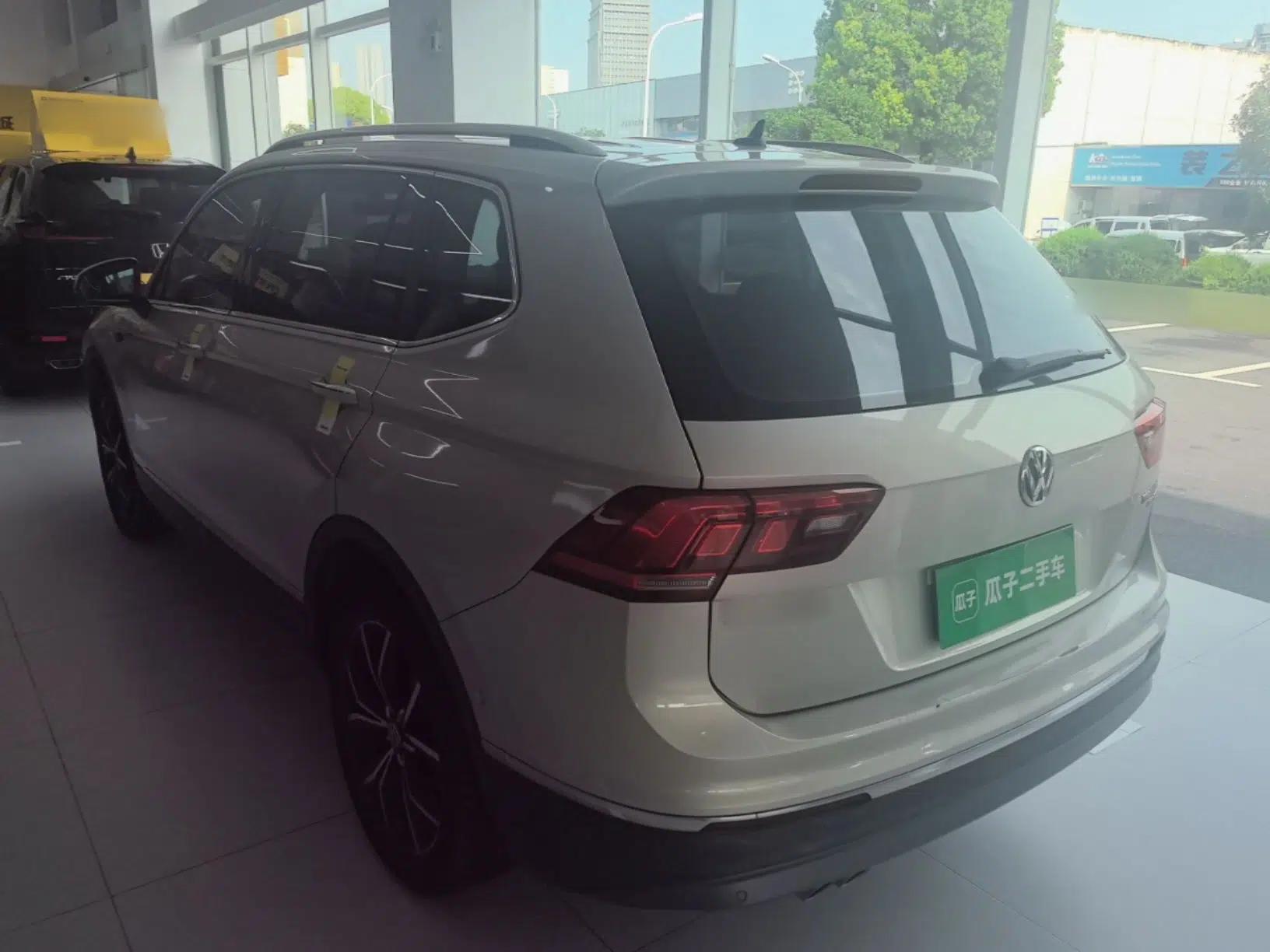 Volkswagen Tiguan L 2020 330TSI Automatic Two-Wheel Drive Smart Luxury Edition China VI Standard — миниатюра 13