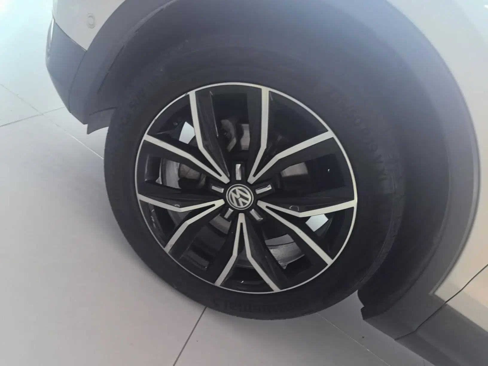 Volkswagen Tiguan L 2020 330TSI Automatic Two-Wheel Drive Smart Luxury Edition China VI Standard — миниатюра 15