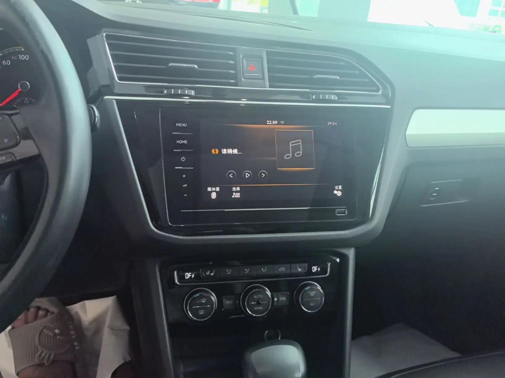 Volkswagen Tiguan L 2020 330TSI Automatic Two-Wheel Drive Smart Luxury Edition China VI Standard — миниатюра 20