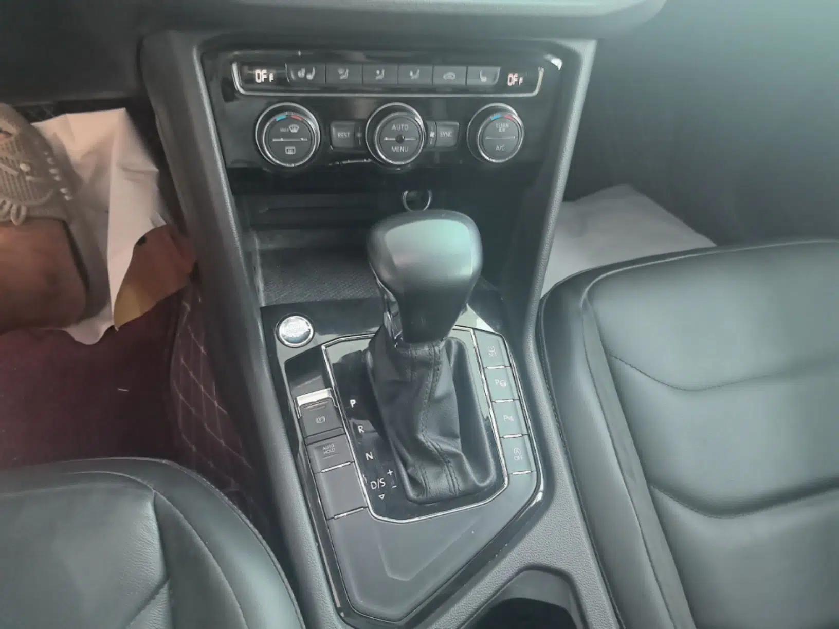 Volkswagen Tiguan L 2020 330TSI Automatic Two-Wheel Drive Smart Luxury Edition China VI Standard — миниатюра 21