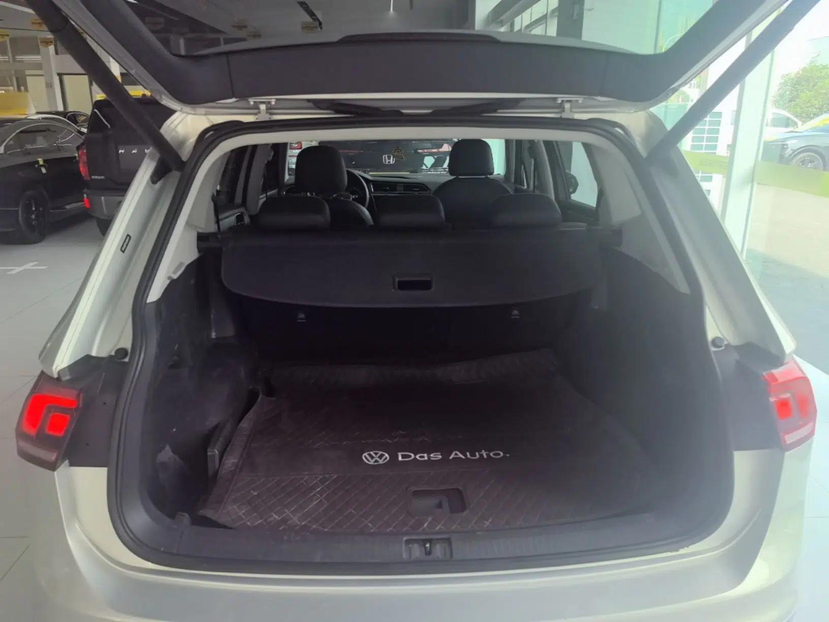 Volkswagen Tiguan L 2020 330TSI Automatic Two-Wheel Drive Smart Luxury Edition China VI Standard — миниатюра 27