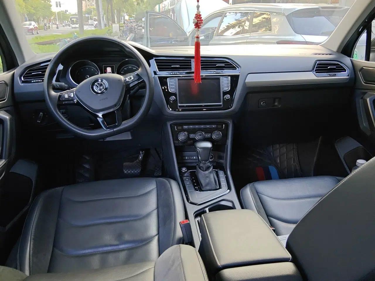 Volkswagen Tiguan L 2018 330TSI Automatic Two-Wheel Drive Luxury Edition — миниатюра 18