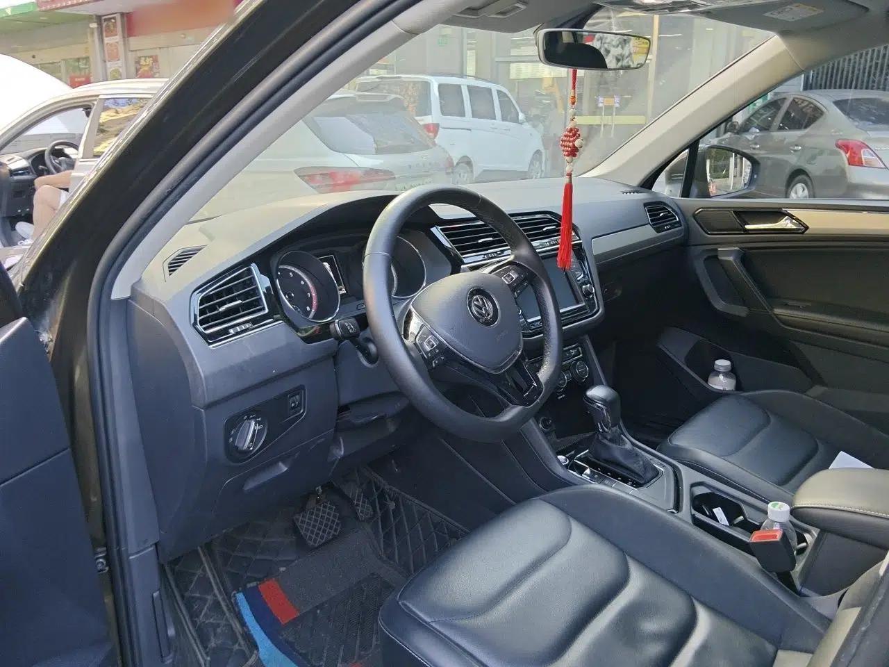 Volkswagen Tiguan L 2018 330TSI Automatic Two-Wheel Drive Luxury Edition — миниатюра 19