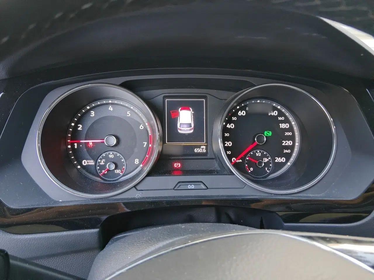 Volkswagen Tiguan L 2018 330TSI Automatic Two-Wheel Drive Luxury Edition — миниатюра 10