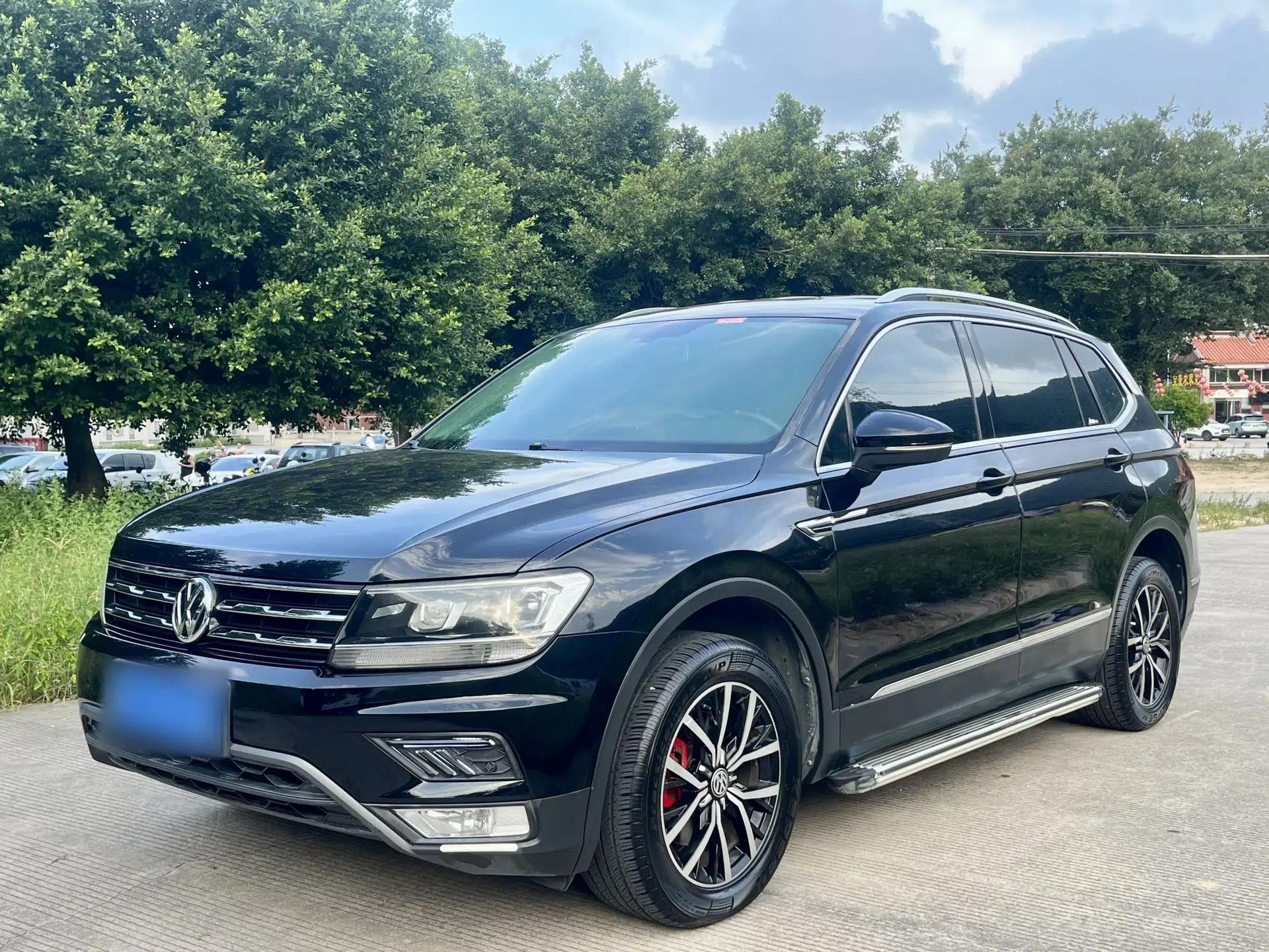 Volkswagen Tiguan L 2018 330TSI Automatic Two-Wheel Drive Comfort Edition — миниатюра 1