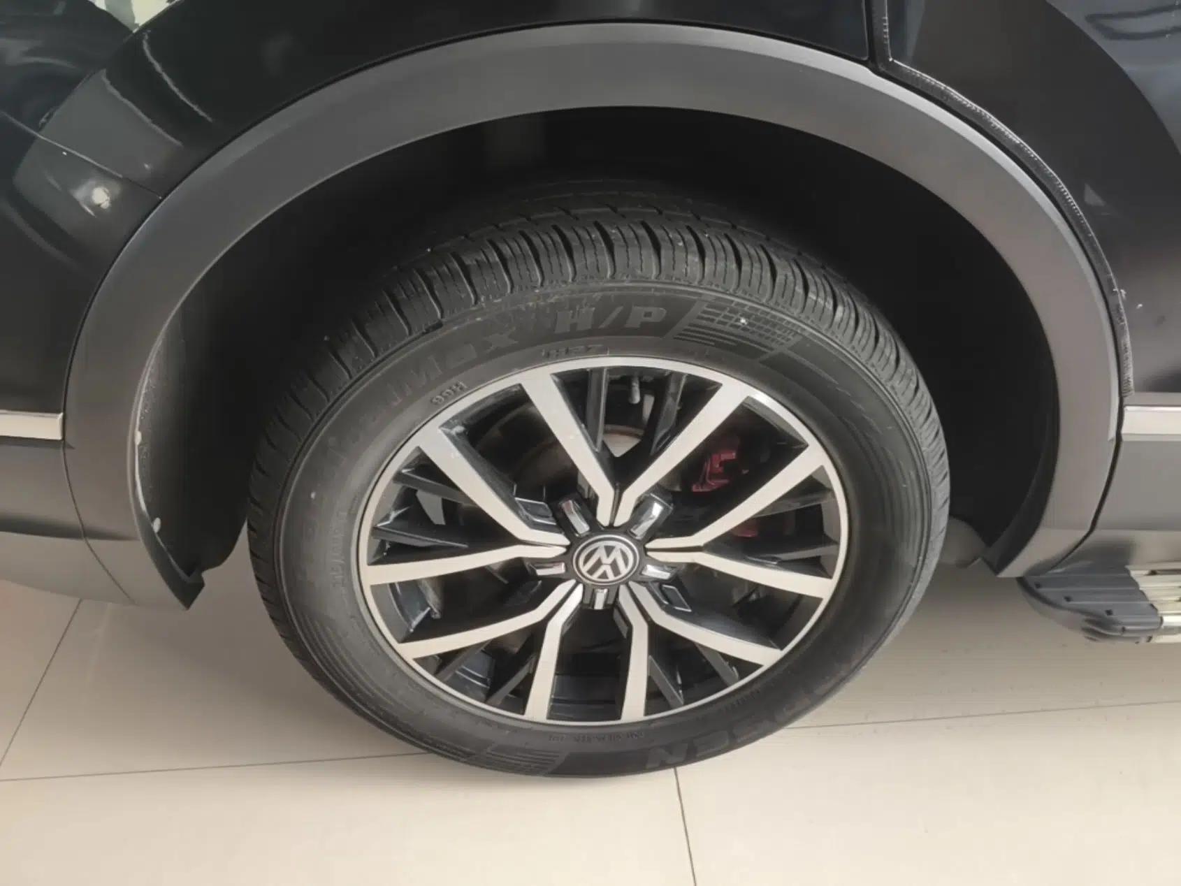 Volkswagen Tiguan L 2018 330TSI Automatic Two-Wheel Drive Comfort Edition — миниатюра 11