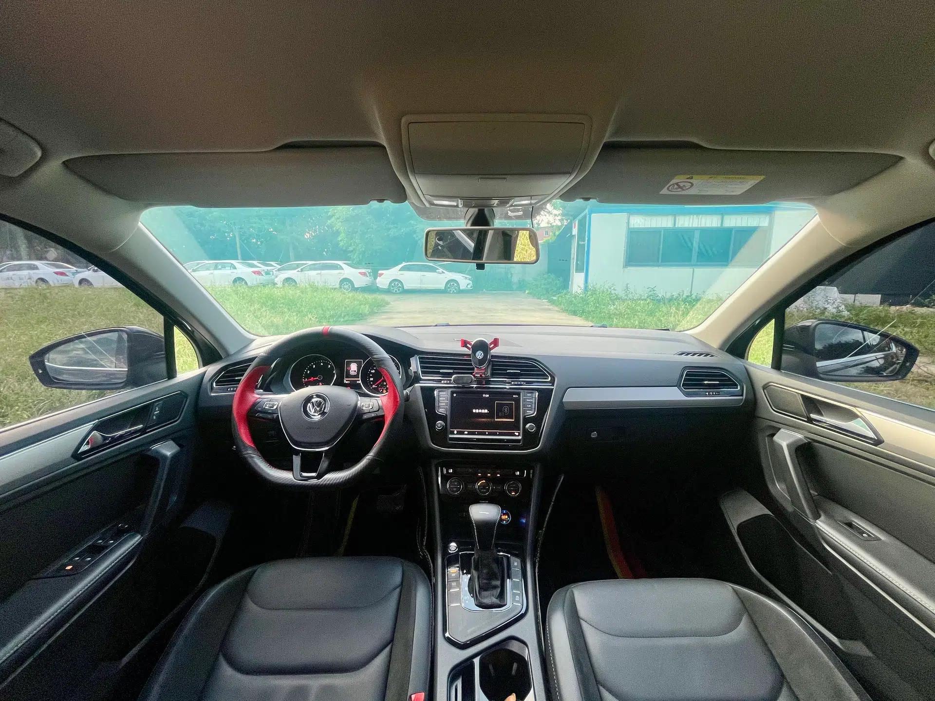 Volkswagen Tiguan L 2018 330TSI Automatic Two-Wheel Drive Comfort Edition — миниатюра 12