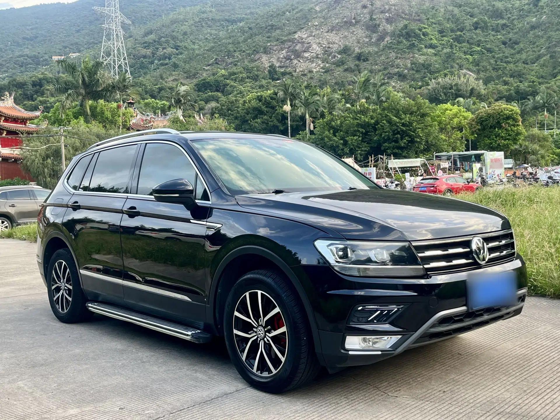 Volkswagen Tiguan L 2018 330TSI Automatic Two-Wheel Drive Comfort Edition — миниатюра 3