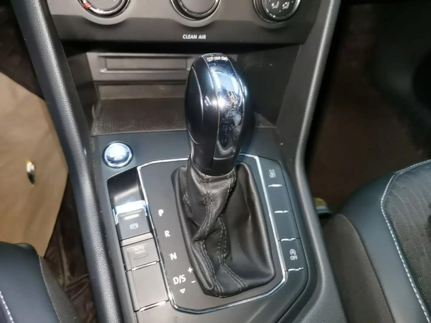 Volkswagen Tiguan L 2020 330TSI Automatic Two-Wheel Drive Luxury Edition China VI Standard — миниатюра 16