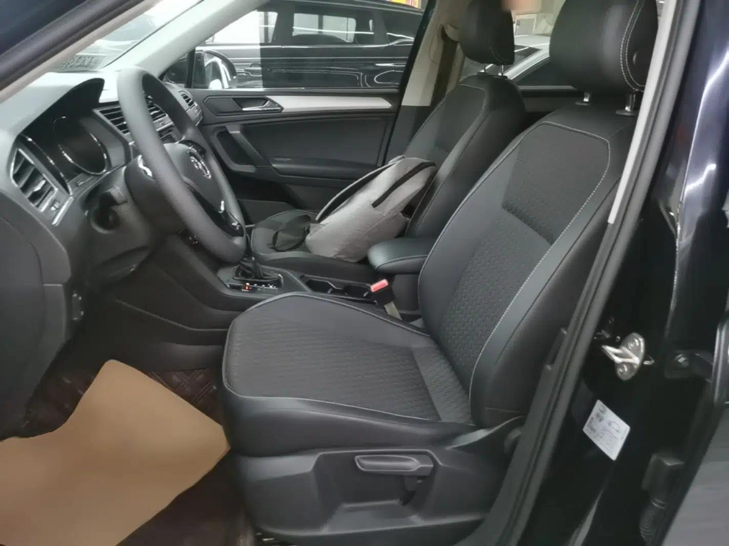 Volkswagen Tiguan L 2020 330TSI Automatic Two-Wheel Drive Luxury Edition China VI Standard — миниатюра 17