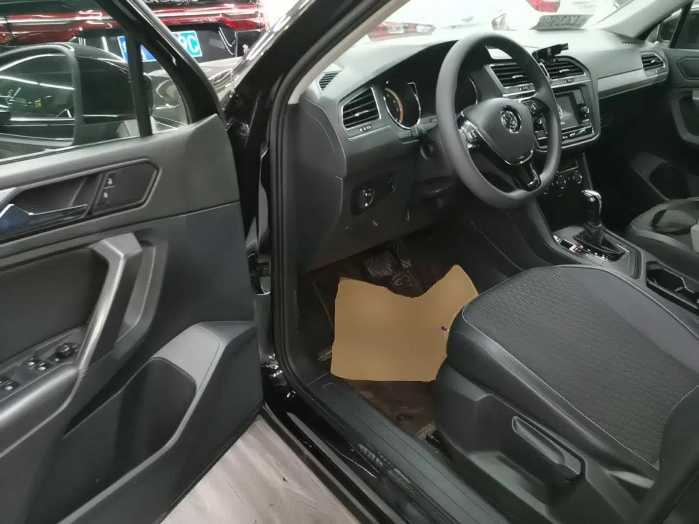 Volkswagen Tiguan L 2020 330TSI Automatic Two-Wheel Drive Luxury Edition China VI Standard — миниатюра 18