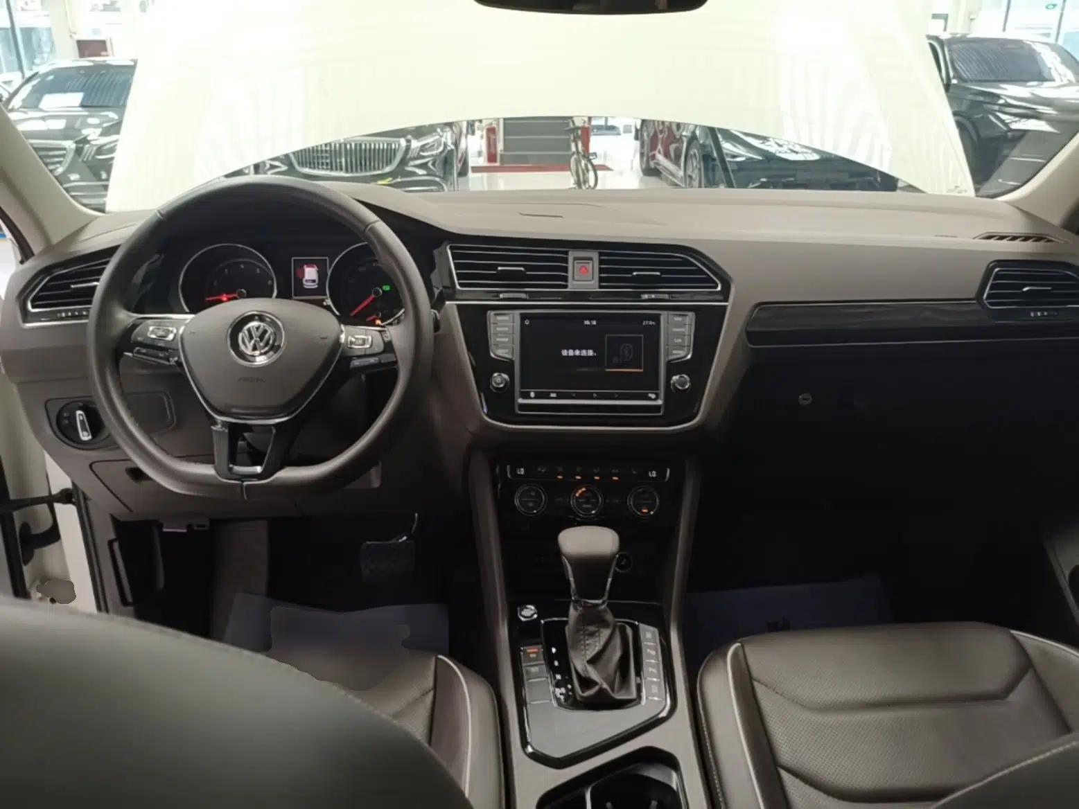 Volkswagen Tiguan L 2017 330TSI Automatic Two-Wheel Drive Flagship Edition — миниатюра 12