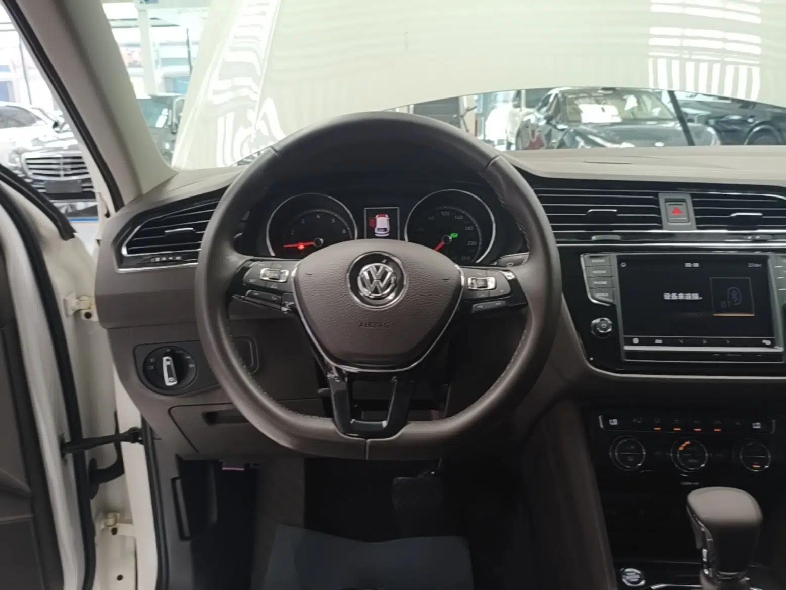 Volkswagen Tiguan L 2017 330TSI Automatic Two-Wheel Drive Flagship Edition — миниатюра 13