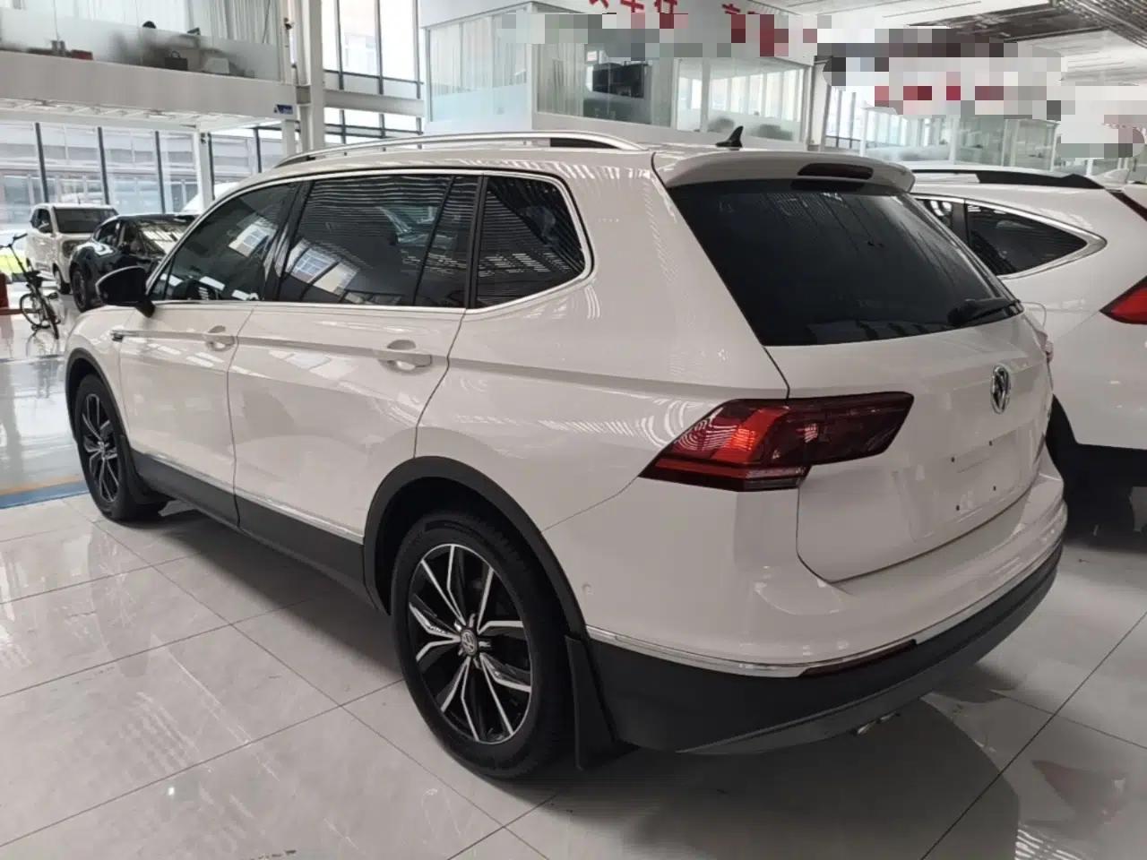 Volkswagen Tiguan L 2017 330TSI Automatic Two-Wheel Drive Flagship Edition — миниатюра 4