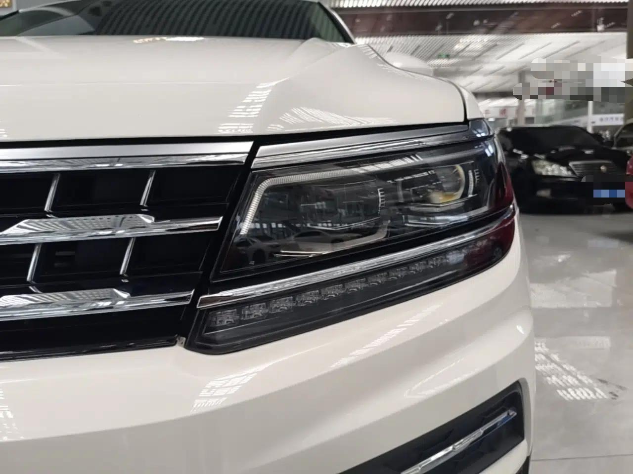 Volkswagen Tiguan L 2017 330TSI Automatic Two-Wheel Drive Flagship Edition — миниатюра 8