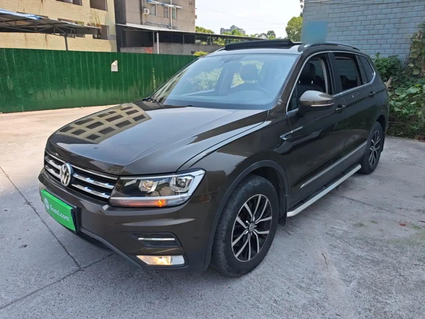 Volkswagen Tiguan L 2017 330TSI Automatic Two-Wheel Drive Luxury Edition — миниатюра 1