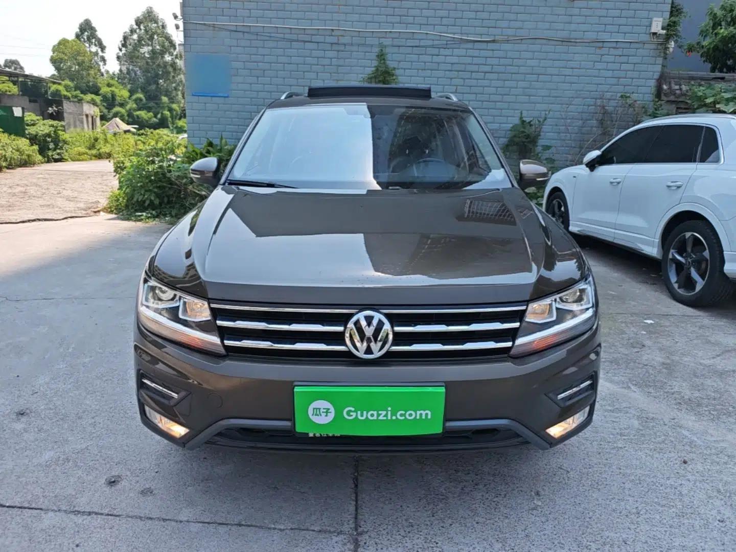 Volkswagen Tiguan L 2017 330TSI Automatic Two-Wheel Drive Luxury Edition — миниатюра 2
