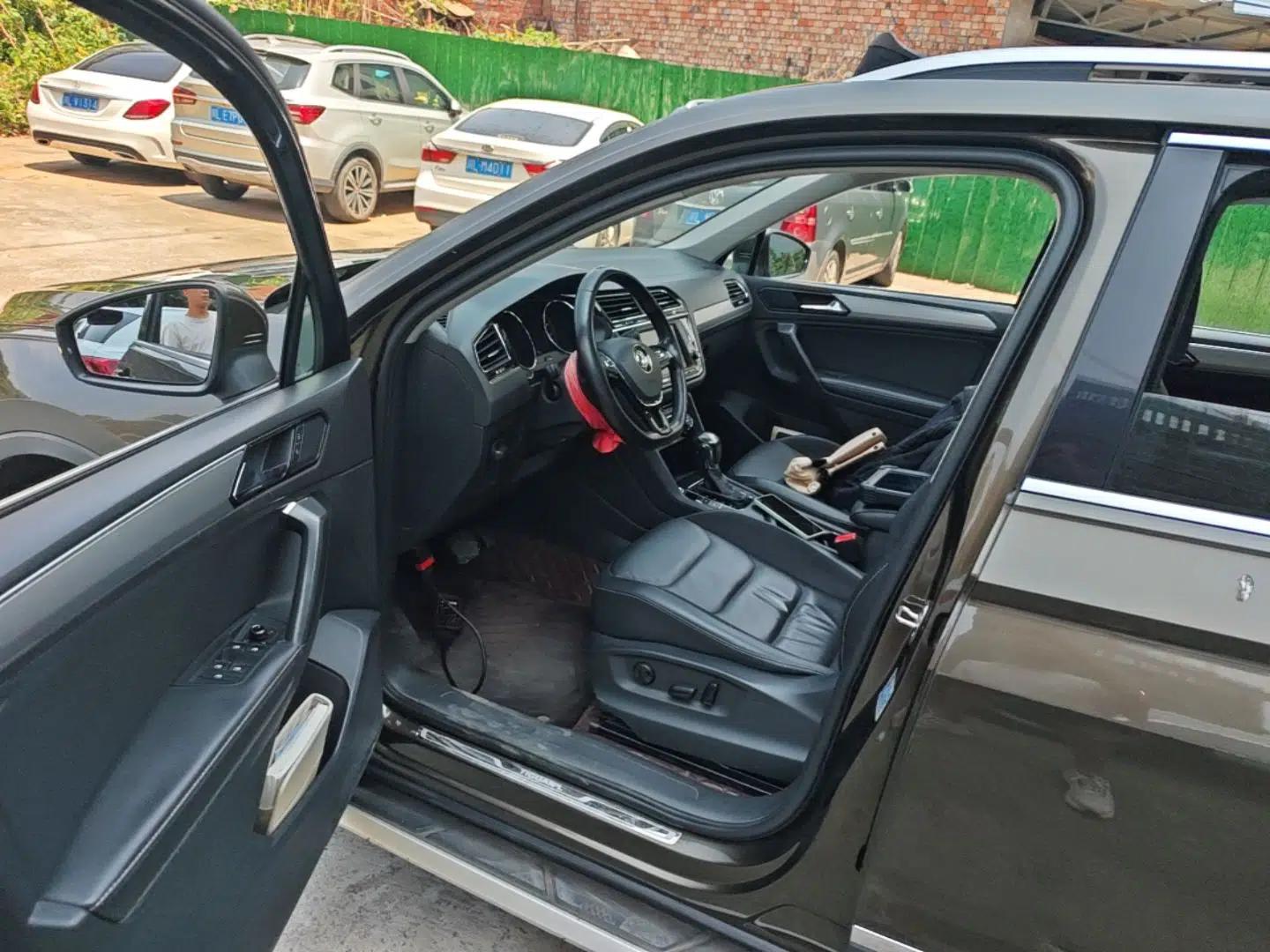 Volkswagen Tiguan L 2017 330TSI Automatic Two-Wheel Drive Luxury Edition — миниатюра 18