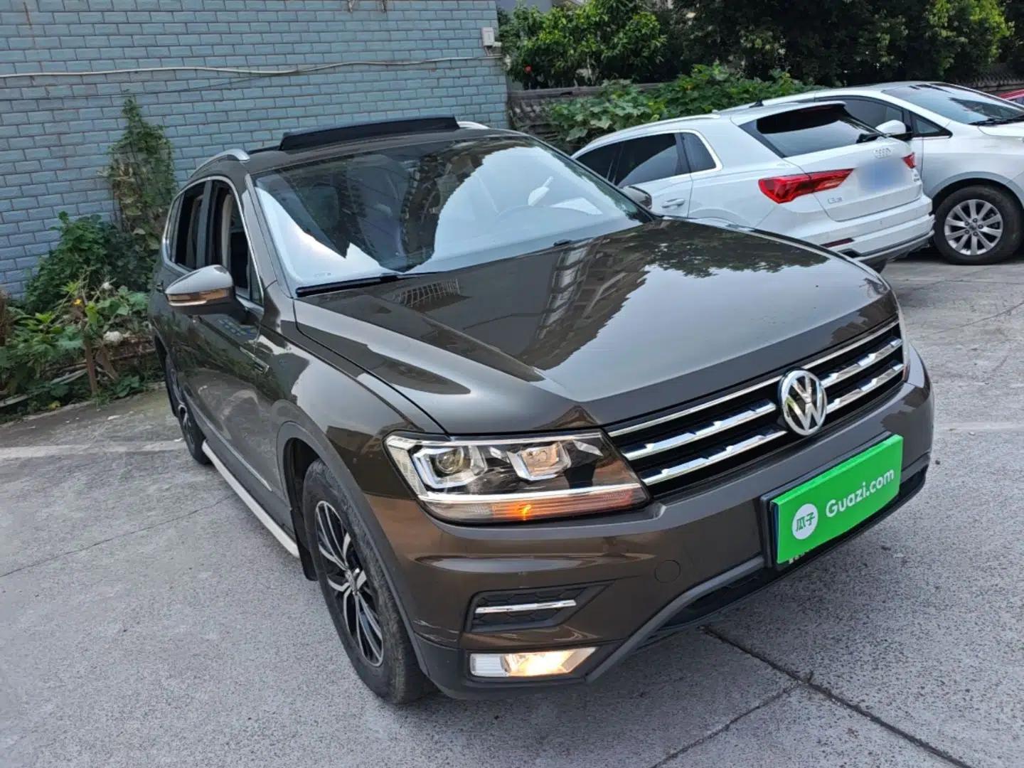 Volkswagen Tiguan L 2017 330TSI Automatic Two-Wheel Drive Luxury Edition — миниатюра 3