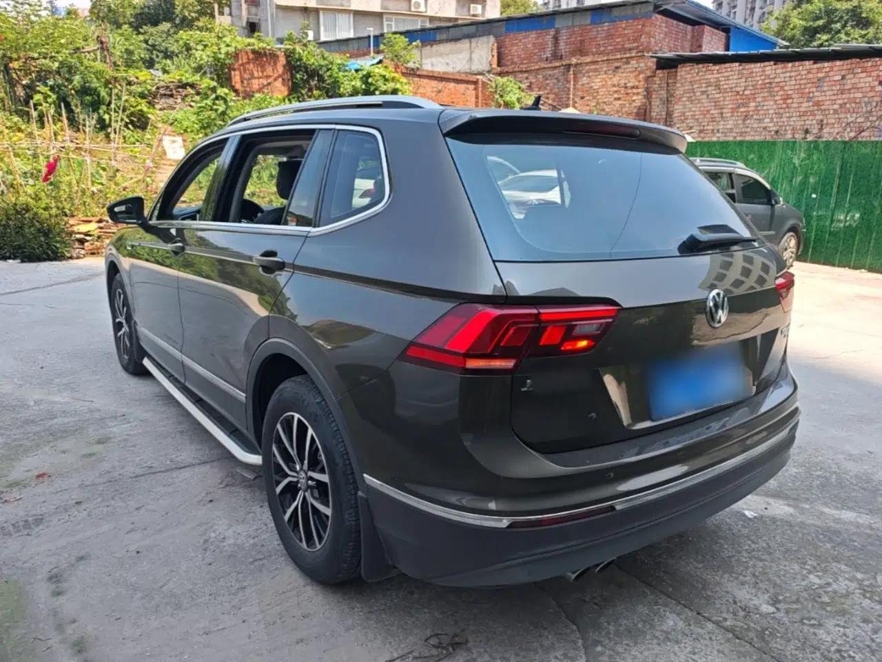 Volkswagen Tiguan L 2017 330TSI Automatic Two-Wheel Drive Luxury Edition — миниатюра 4