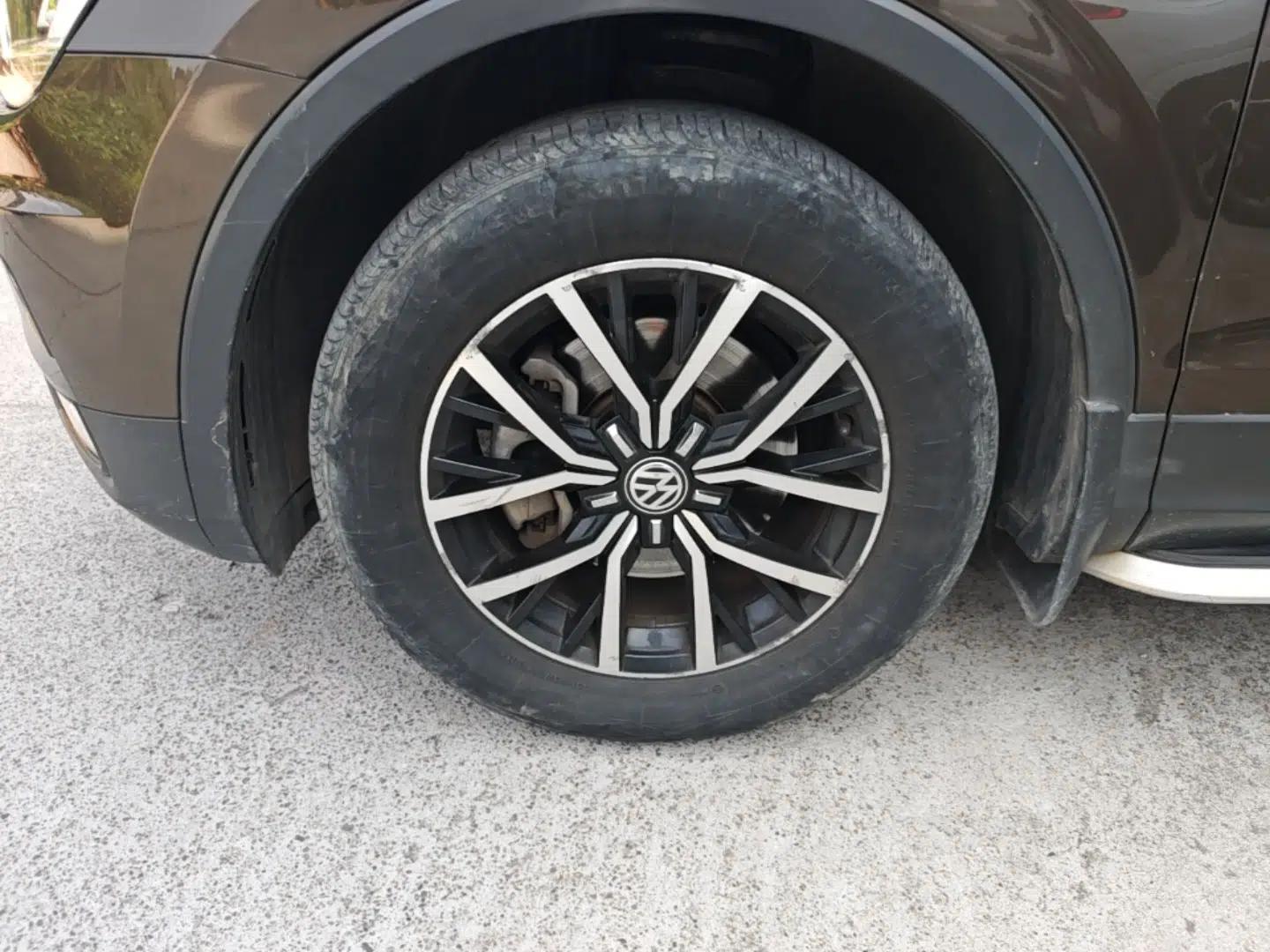 Volkswagen Tiguan L 2017 330TSI Automatic Two-Wheel Drive Luxury Edition — миниатюра 10
